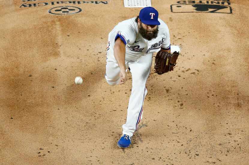 Texas Rangers starting pitcher Lance Lynn (35) pitches during the first inning agains the...