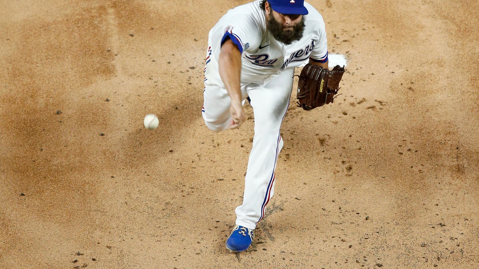 Texas Rangers starting pitcher Lance Lynn (35) pitches during the first inning agains the...