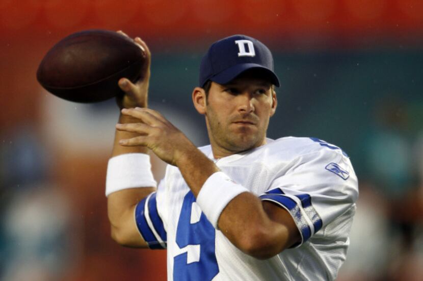 Dallas Cowboys quarterback Tony Romo (9) warms up before the start of an exhibition game...