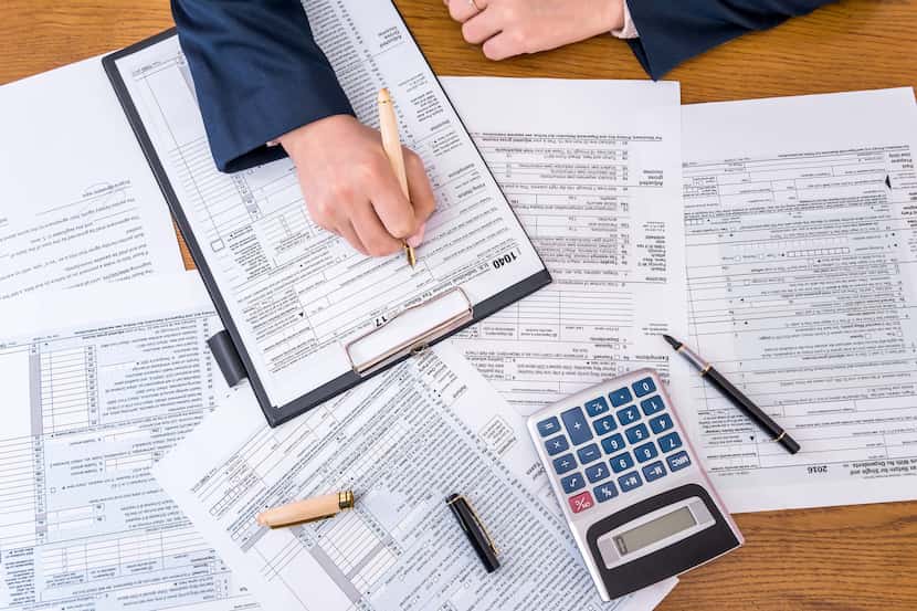 El Servicio de Impuestos Internos (IRS) ofrece una serie de consejos a la hora de elegir a...