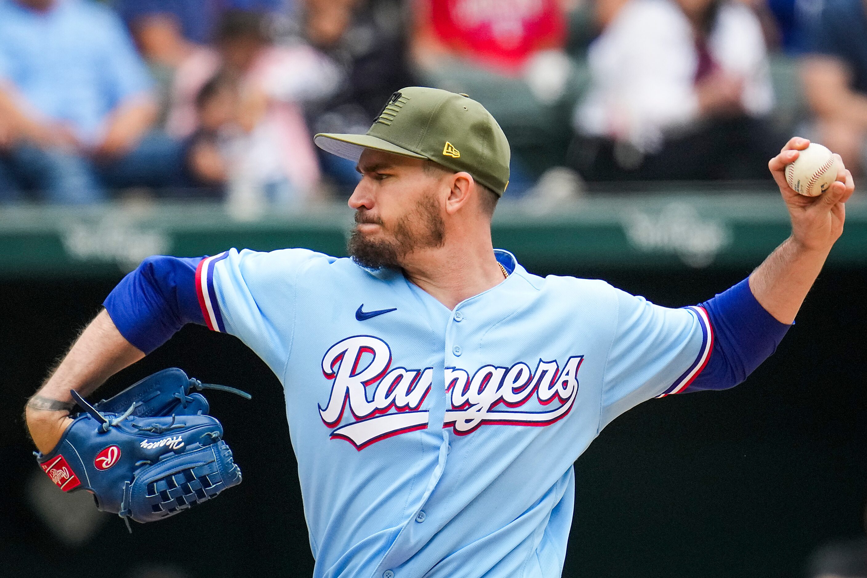 Texas Rangers starting pitcher Andrew Heaney delivers during the third inning against the...