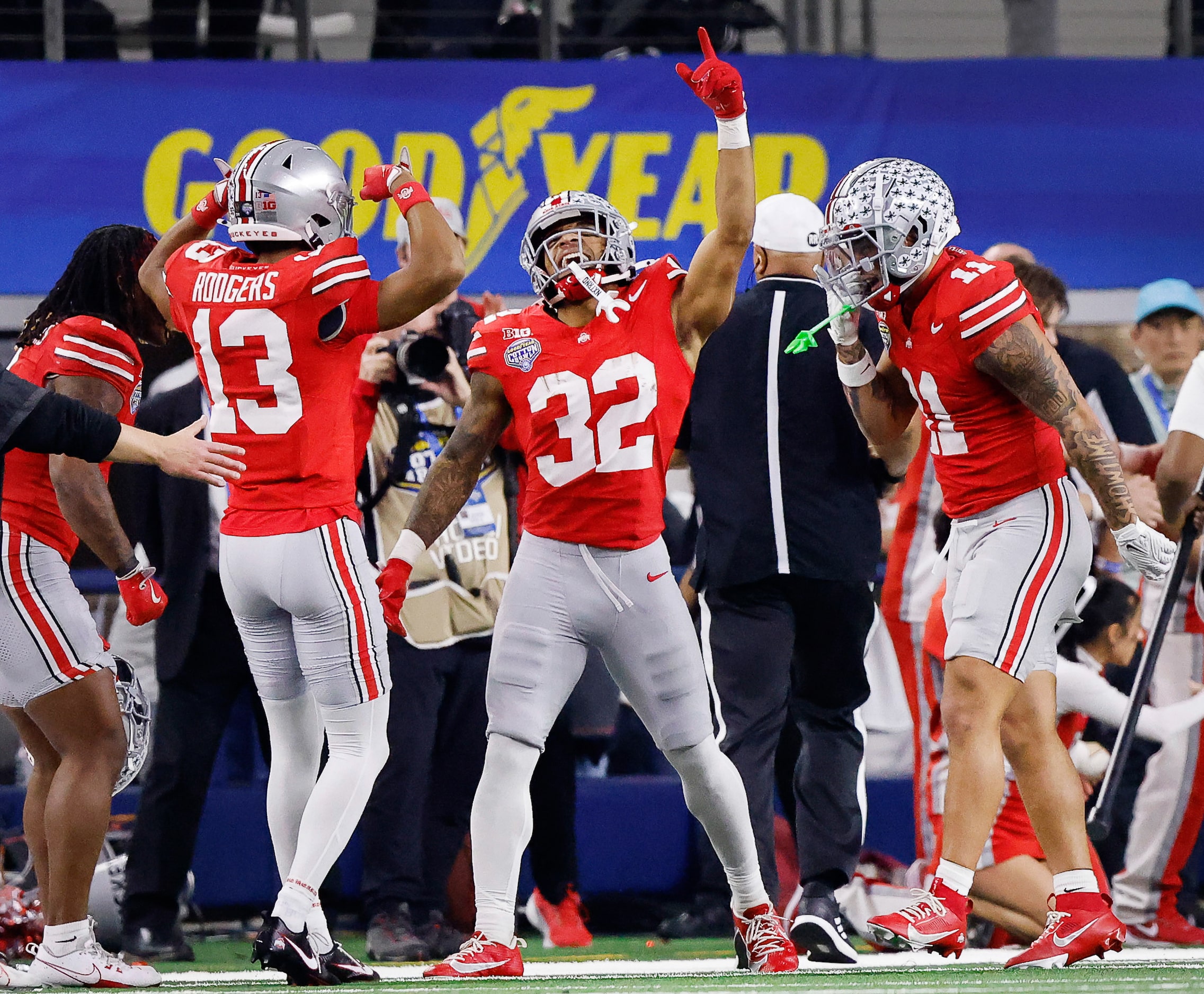 Ohio State Buckeyes running back TreVeyon Henderson (32) celebrates his 75-yard touchdown...