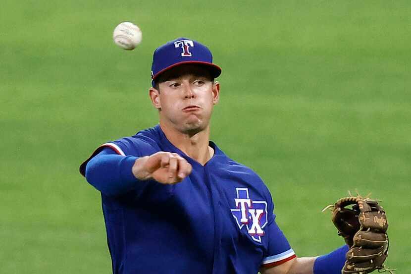 Nick Solak será el segunda base titular de los Rangers de Texas en el inicio de la temporada...