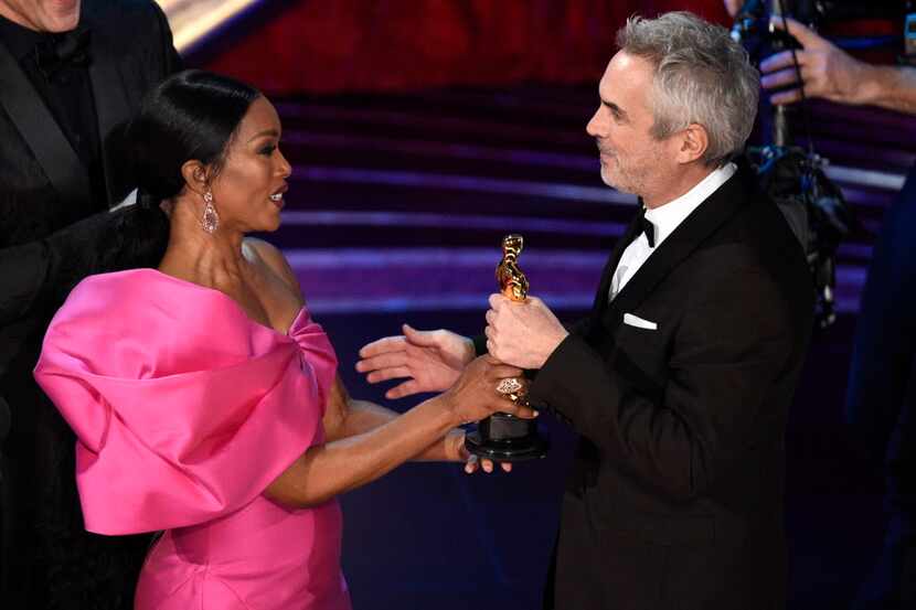 Alfonso Cuarón ganó por mejor cinematografía y mejor dirección por Roma.(Chris...