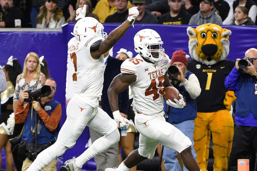 Texas linebacker Anthony Wheeler (45) runs into the end zone for a touchdown after a fumble...