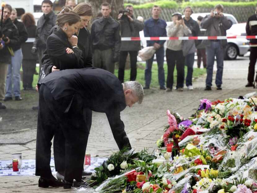 German Foreign Minister Joschka Fischer places flowers in front of the Gutenberg school in...