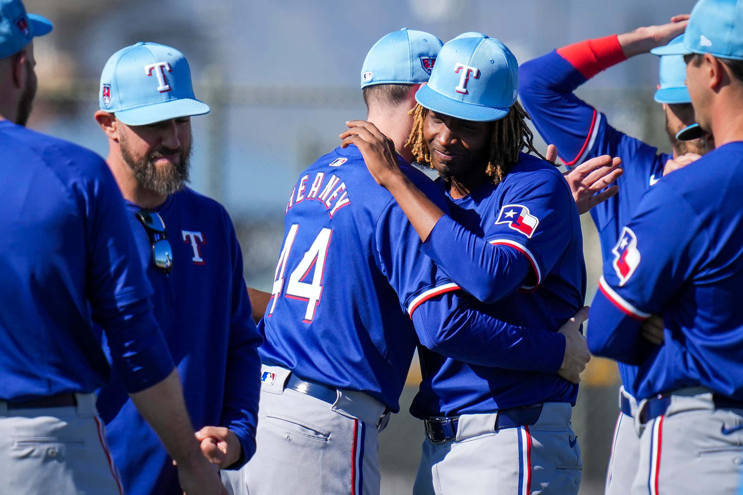 Texas Rangers pitcher José Ureña hugs pitcher Andrew Heaney (44) as they take the field for...