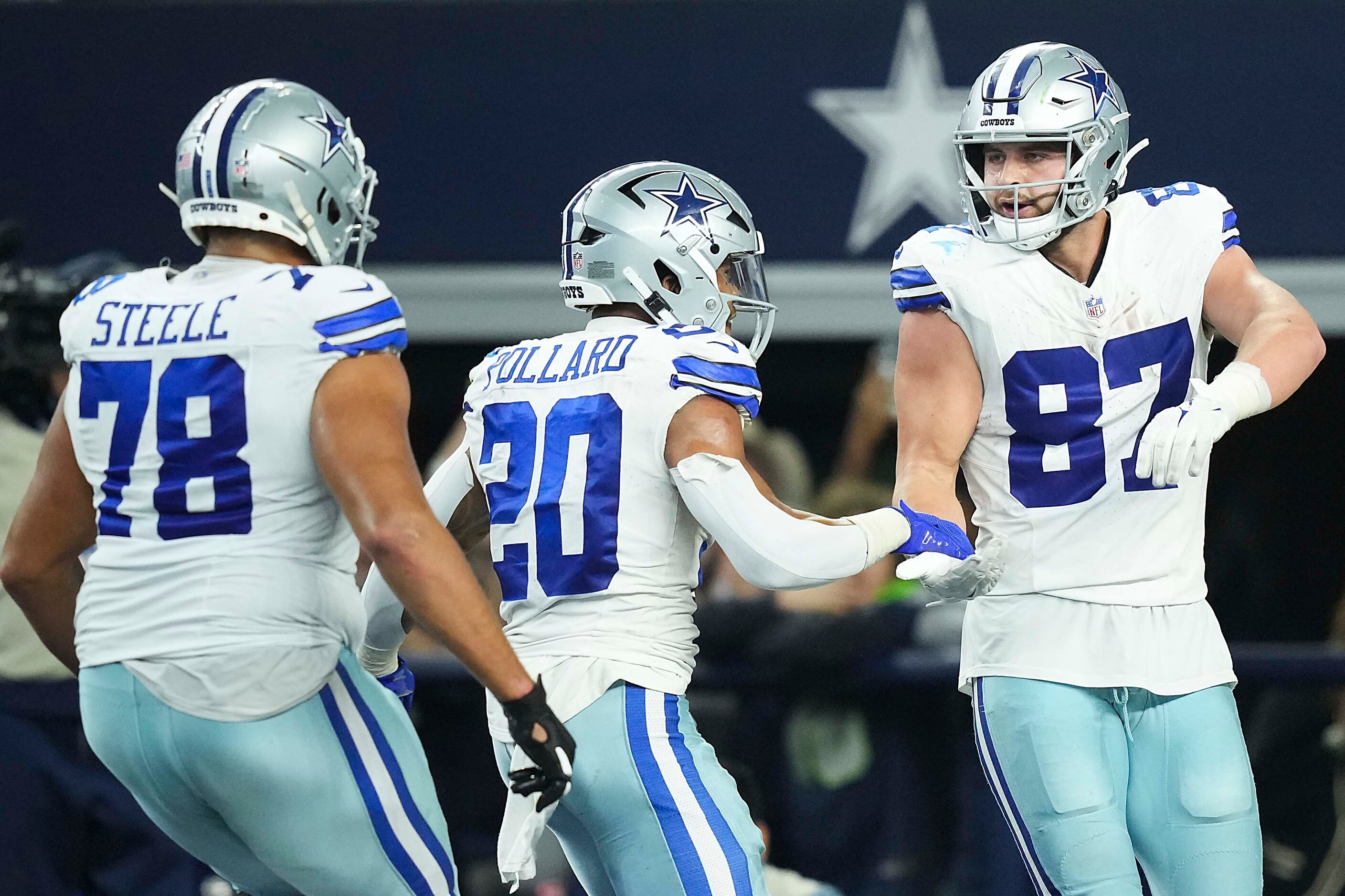 Dallas Cowboys tight end Jake Ferguson (87) celebrates with running back Tony Pollard (20)...