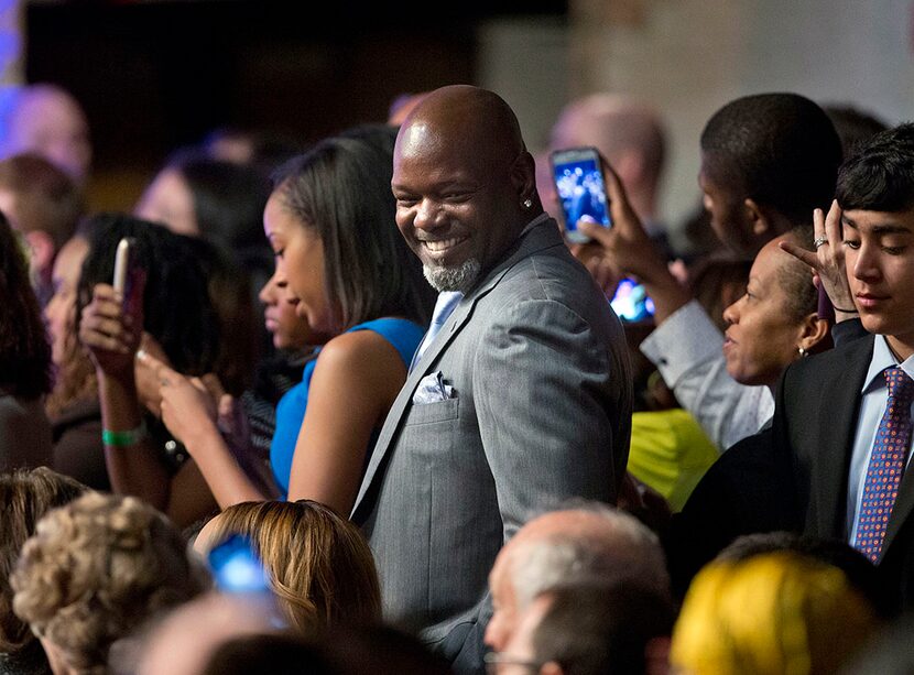  Former NFL Dallas Cowboys' football running back Emmitt Smith, center, in the audience to...