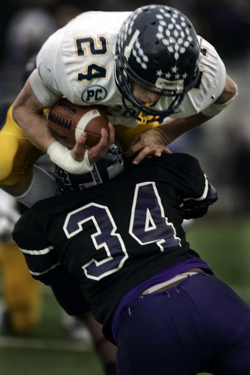 ORG XMIT: *S1924E811* 12/15/07 - Highland Park's Michael Thatcher (24) rushes Everman's Lee...