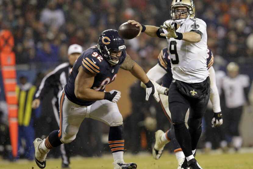 New Orleans Saints quarterback Drew Brees (9) throws a pass against Chicago Bears defensive...