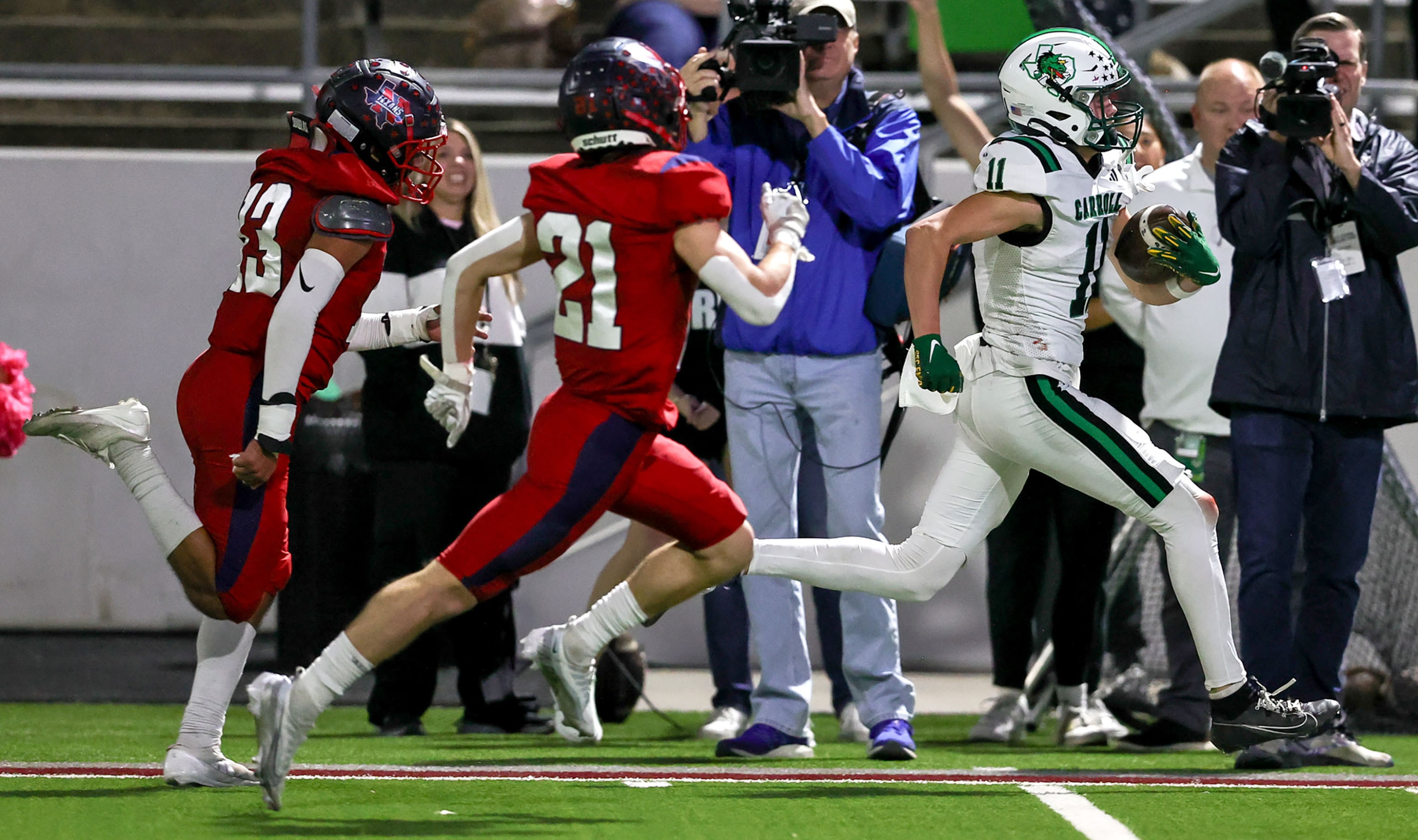 Southlake Carroll wide receiver Brock Boyd (11) races down the sideline past Justin...