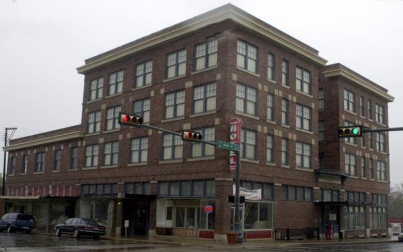 
This is the Rogers Hotel in downtown Waxahachie, built in 1912.
