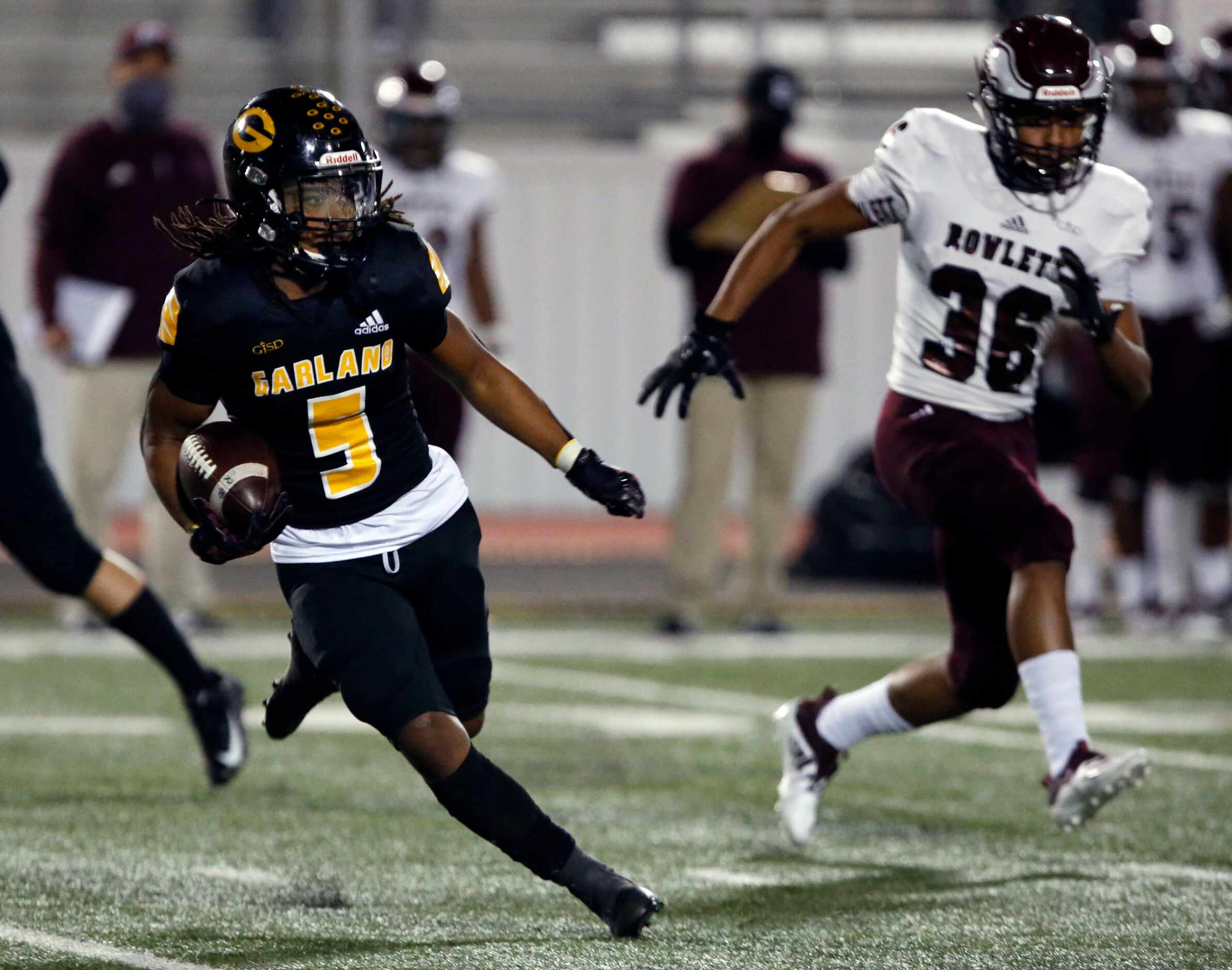 Garland’s Shaunte Russell (5) runs for a couple of yards, as he is chased by Rowlett’s...