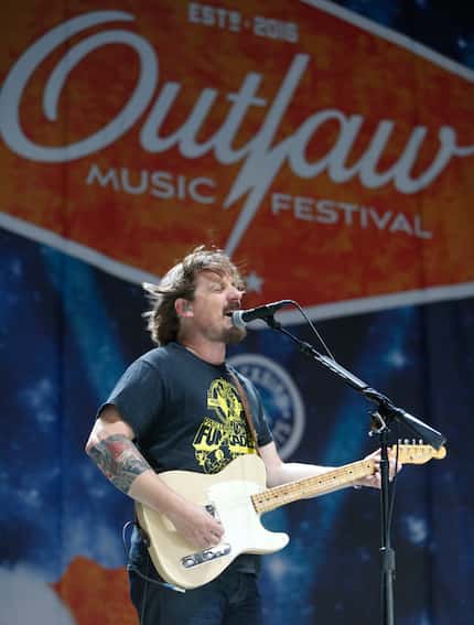 Sturgill Simpson rocks the stage at Dos Equis Pavilion at Outlaw Festival