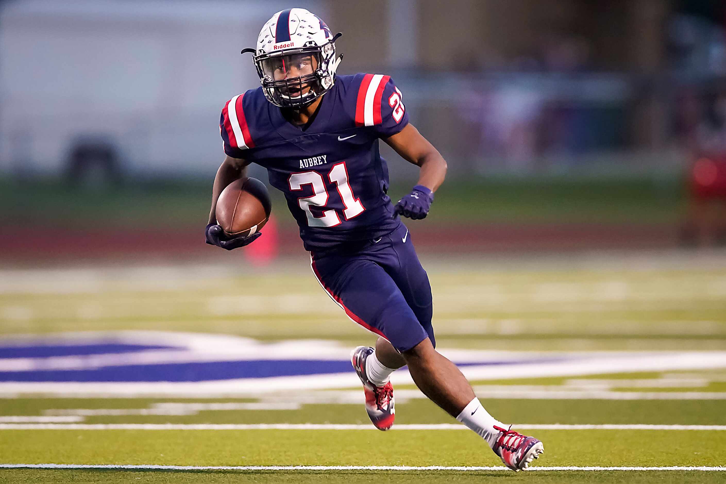 Aubrey running back Braylon Colgrove runs for a a first down during the first half of a high...