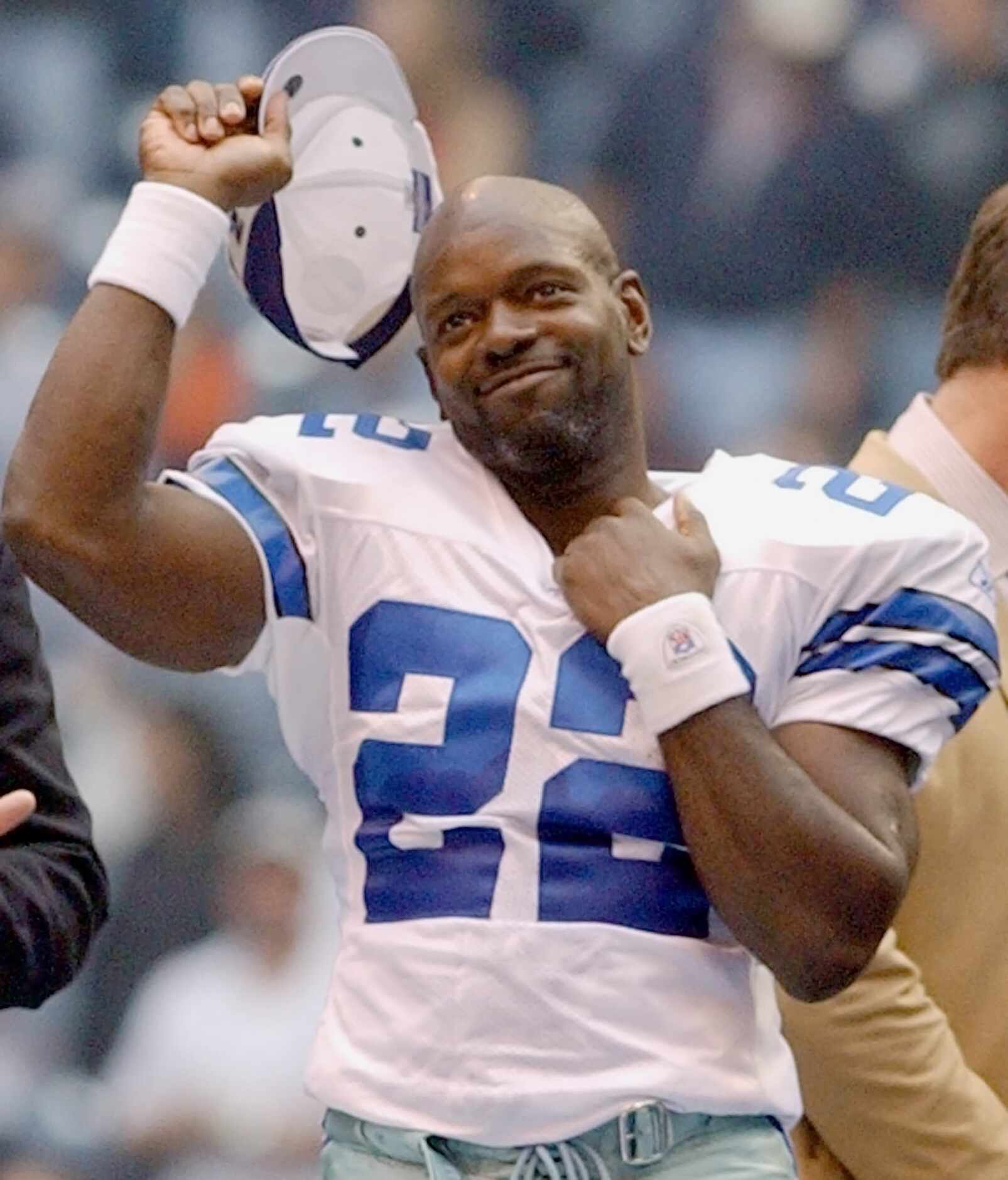 Dallas Cowboys running back Emmitt Smith tips his hat during a post game award ceremony...