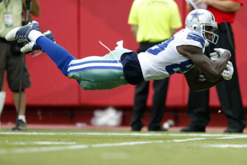 Dallas Cowboys wide receiver Dez Bryant (88) dives for a catch in a game against the Kansas...