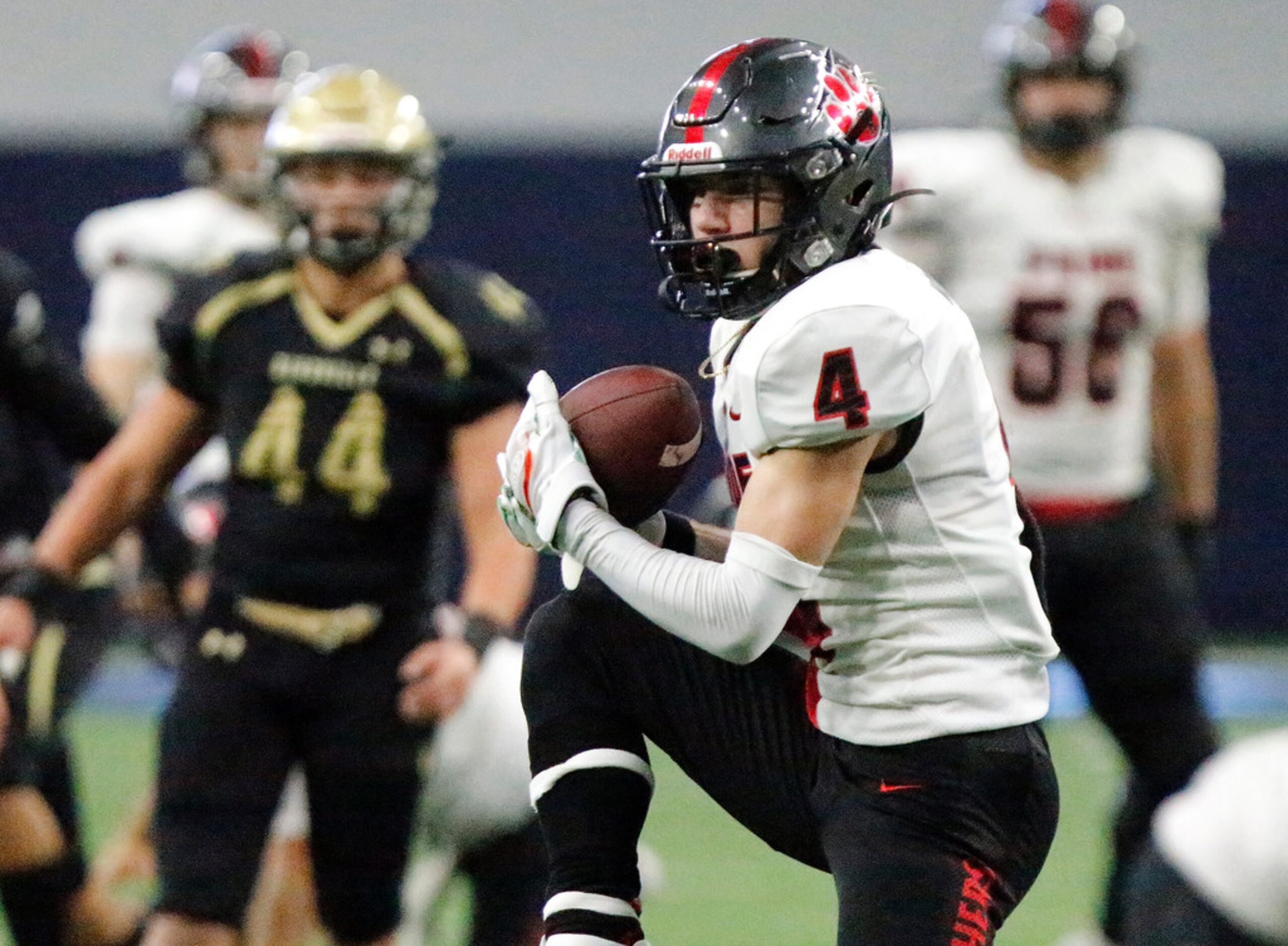 Colleyville Heritage High School wide receiver Hogan Wasson (4) catches a pass one the...