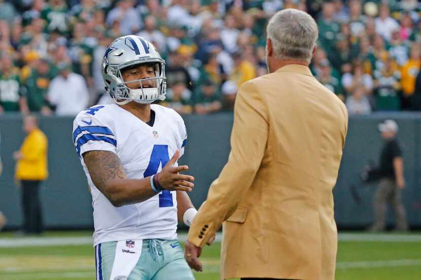 Former Green Bay quarterback Brett Favre, right, shakes hands with Dallas Cowboys...