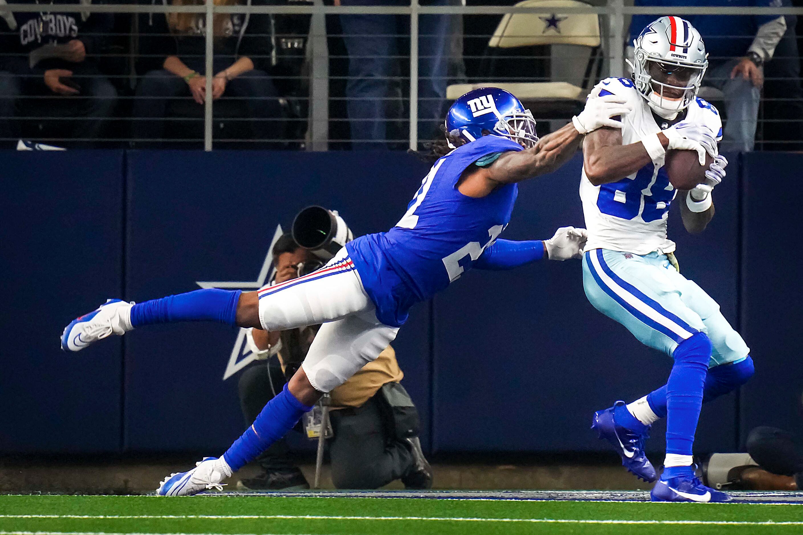 Dallas Cowboys wide receiver CeeDee Lamb (88) catches a 12-yard touchdown pass as New York...