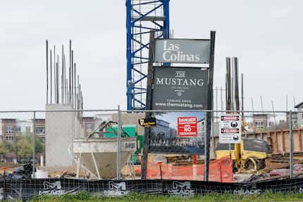 Construcción del complejo The Mustang apartments en Las Colinas, el 22 de marzo de 2023.