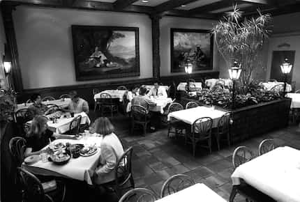 May 26, 1994 -- Diners enjoy their lunch at Casa Rosa at Inwood Village.