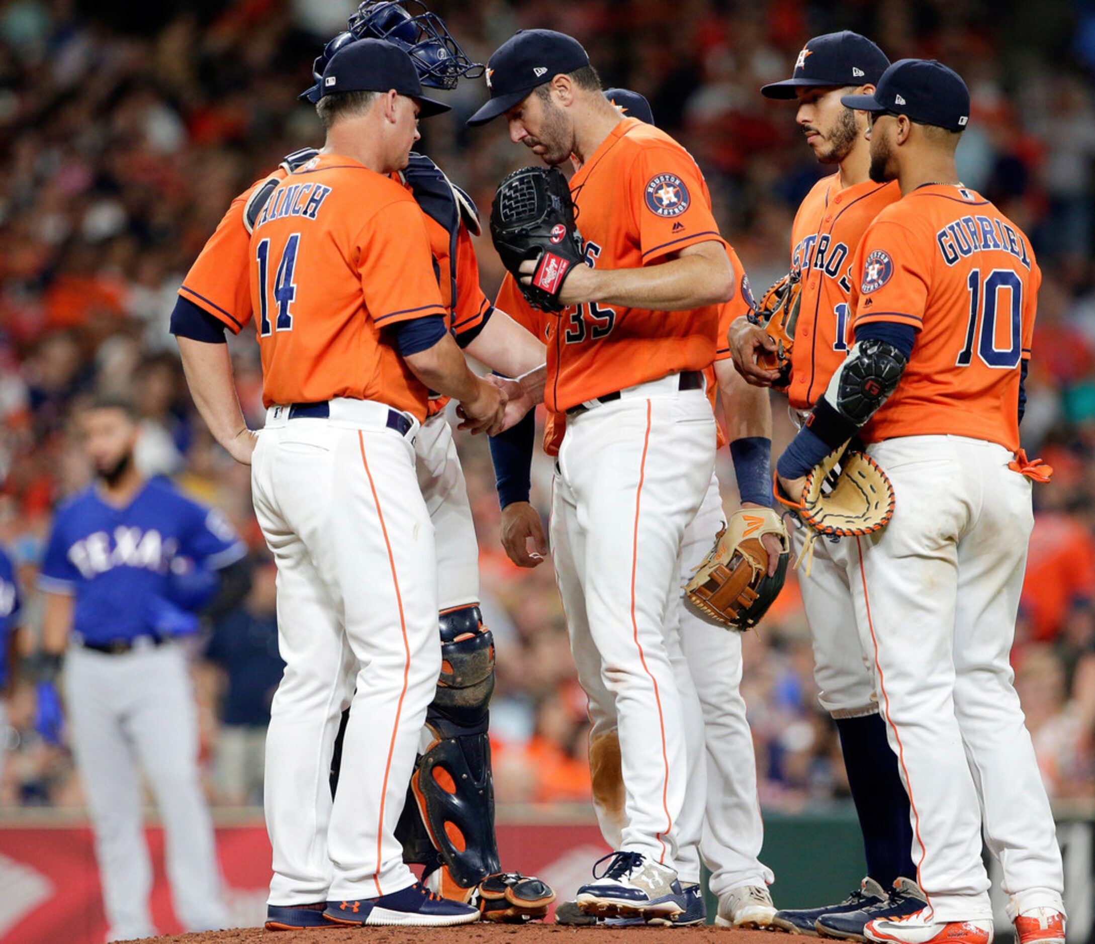 Houston Astros manager AJ Hinch (14) takes the ball from starting pitcher Justin Verlander,...