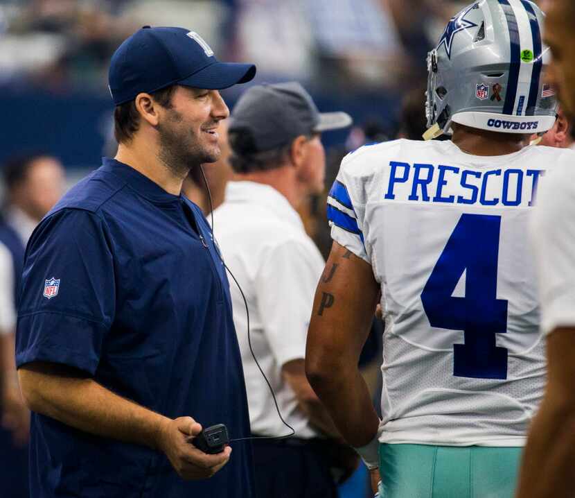 Tony Romo y Dak Prescott. Foto DMN