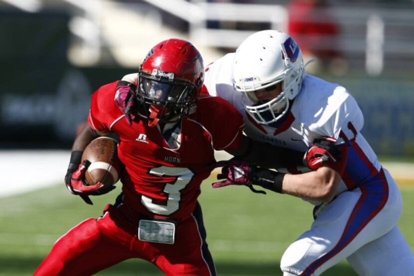 Mesquite Horn wide receiver Jakeem Grant is tackled by Leander's Collins Chapman in a Class...