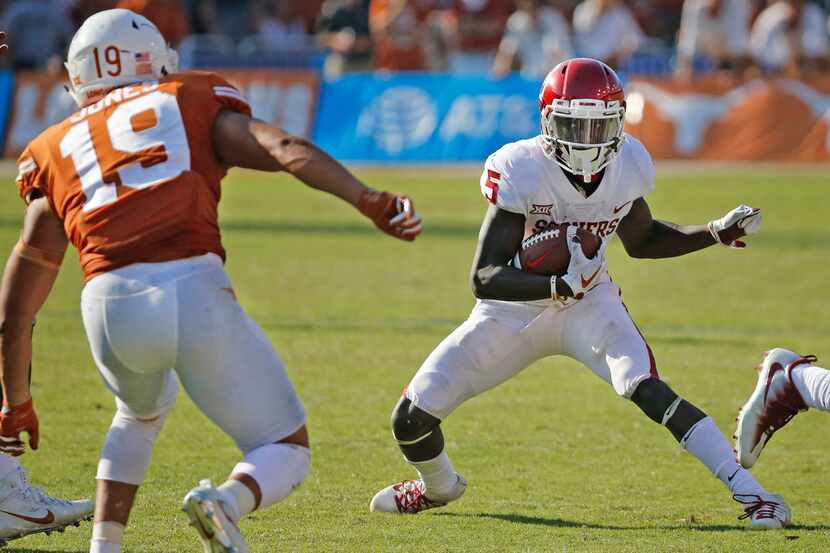 Oklahoma Sooners wide receiver Marquise Brown (5) runs after the catch as Texas Longhorns...