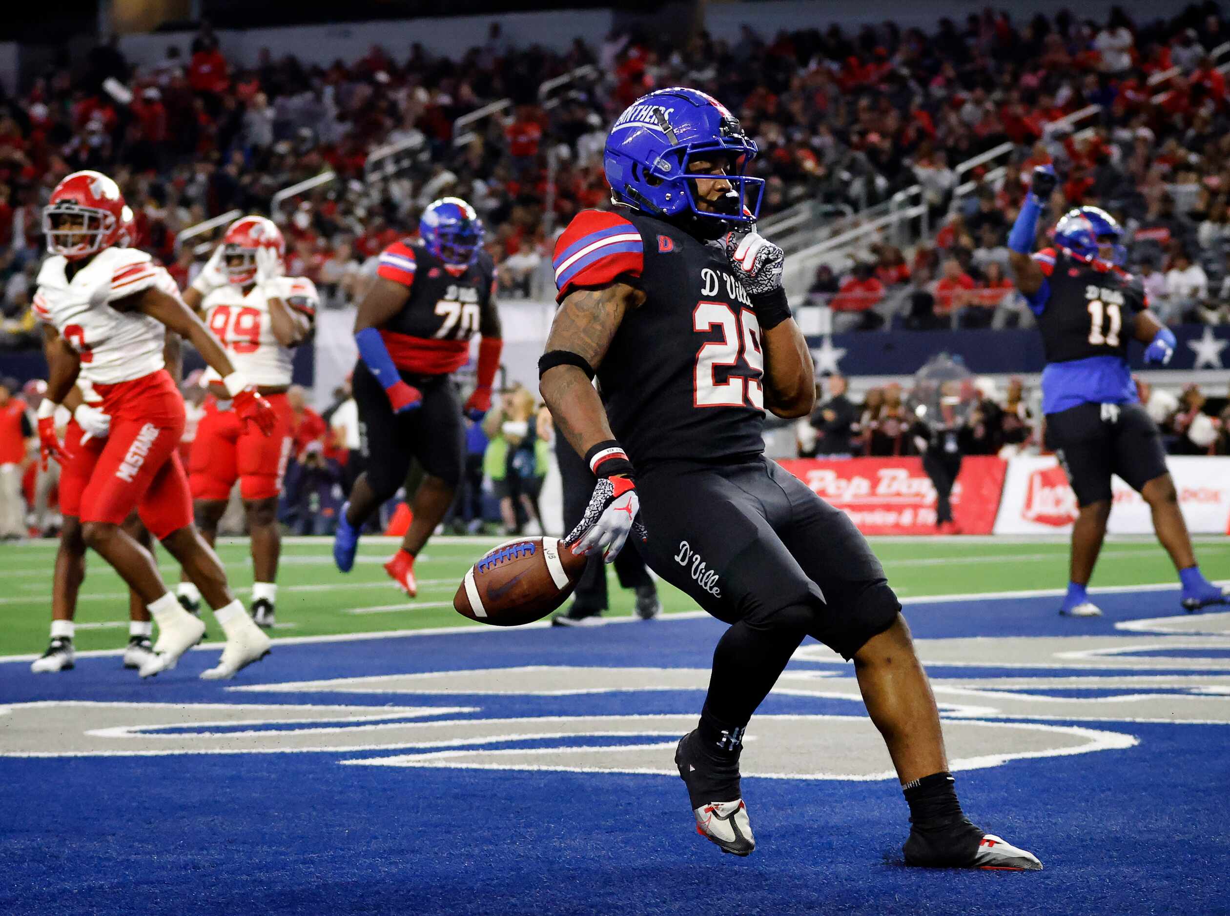 Duncanville running back Caden Durham (29) scampered for the go-ahead touchdown in the third...