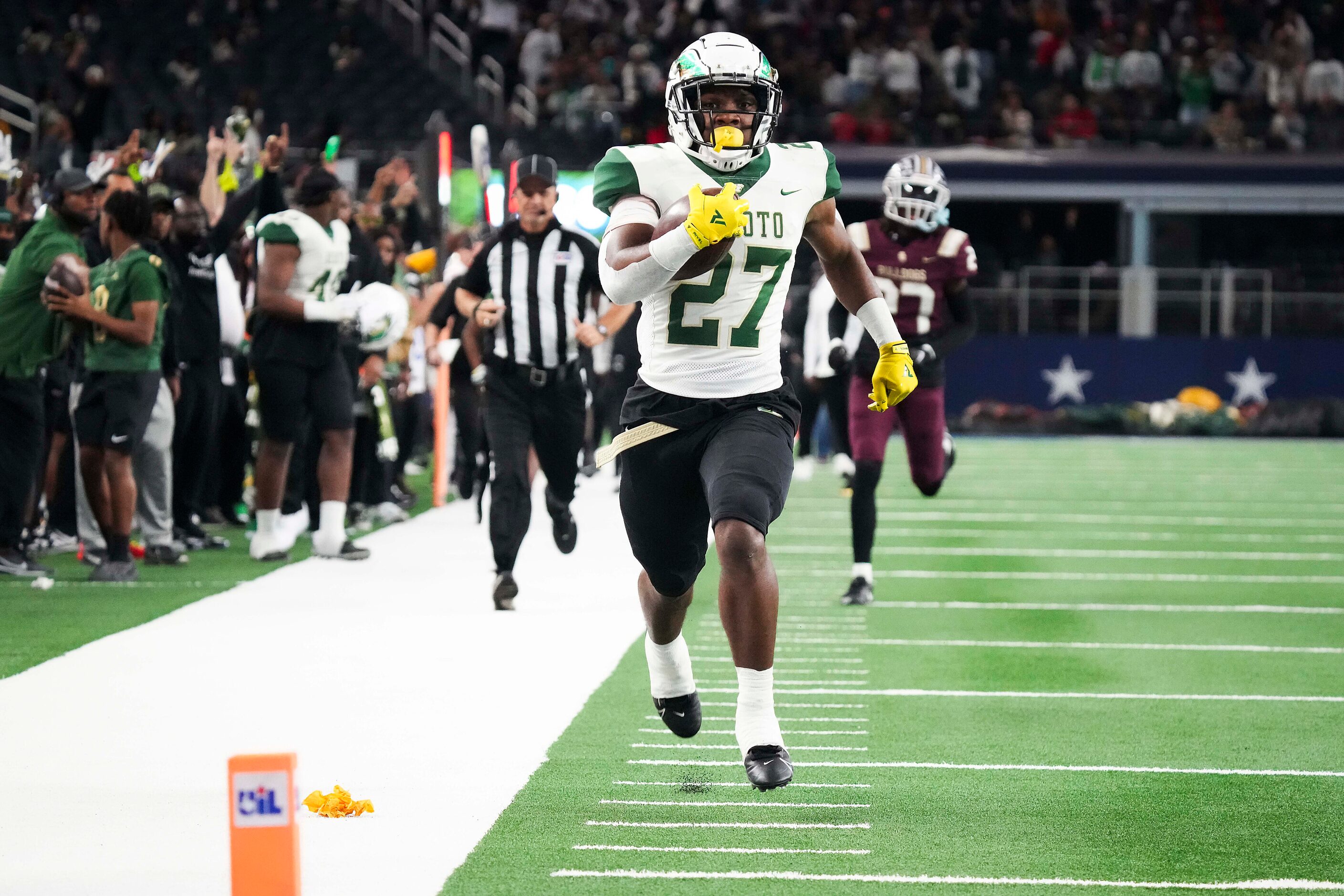 DeSoto running back Marvin Duffey (27) scores on a 55-yard touchdown run during the first...