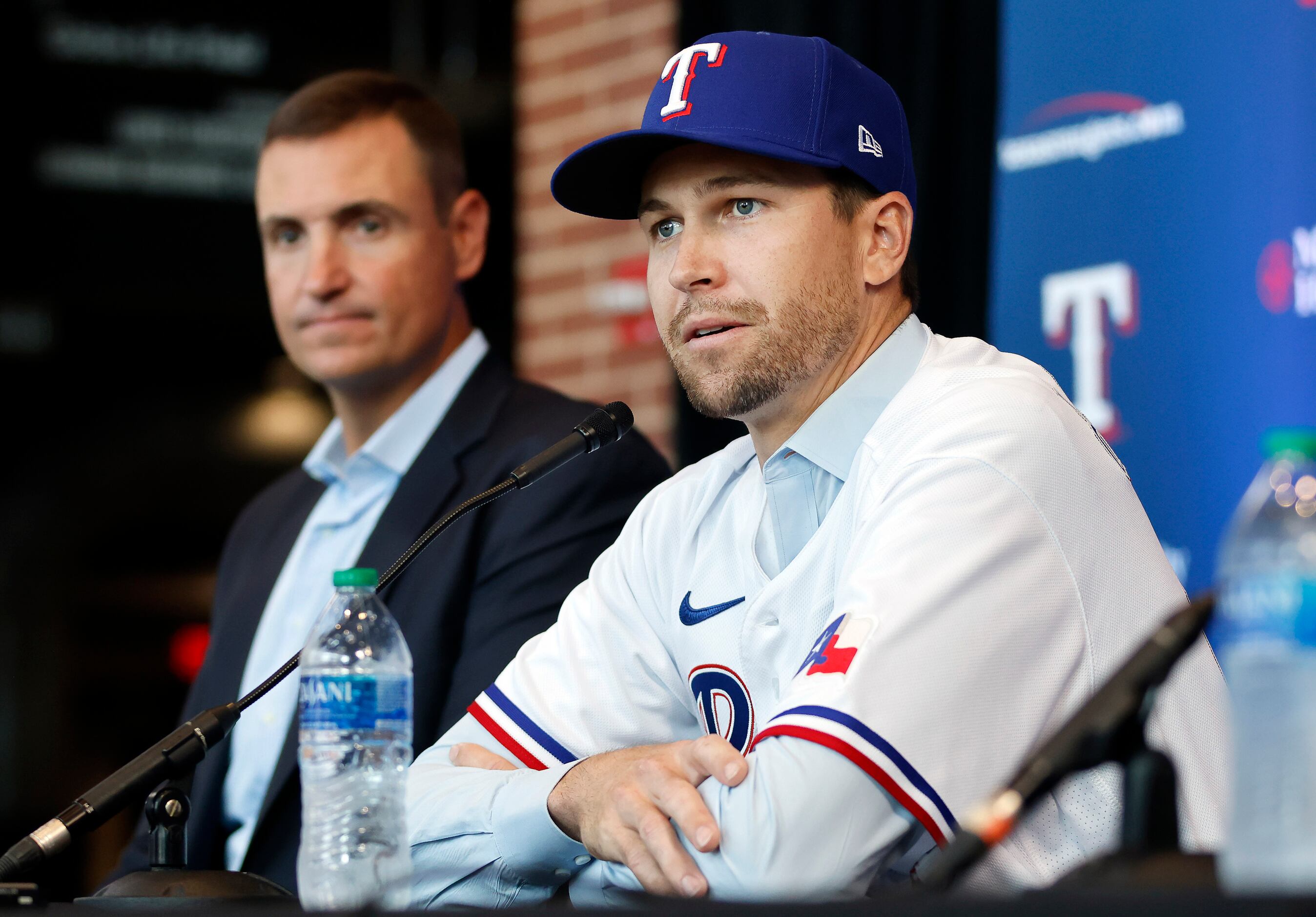 Photos: Pitching legends collide! Rangers pitcher Jacob deGrom