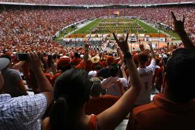 Texas Longhorns fans hook 'em horns as the UT band performs before the game against the...