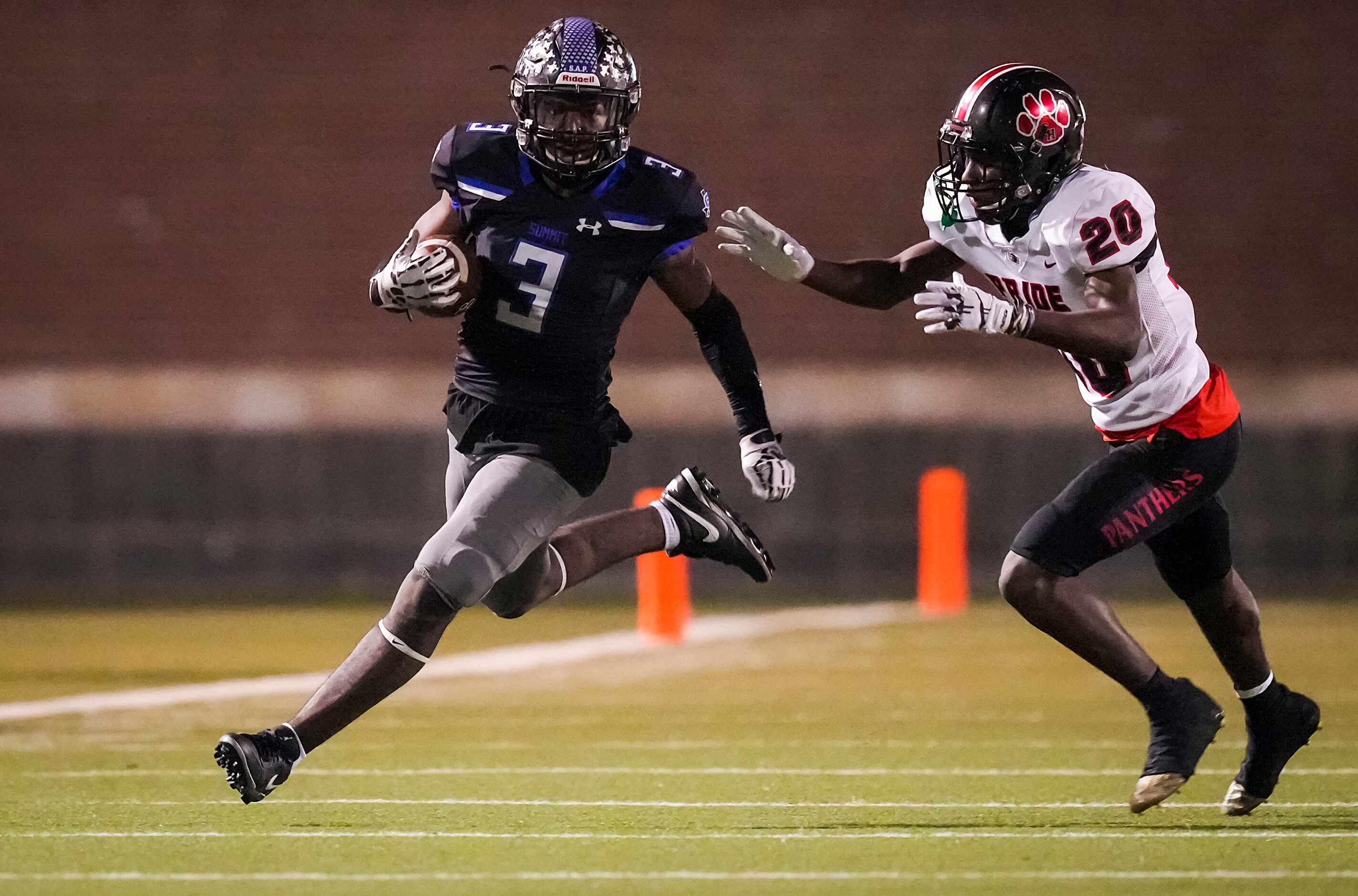 Mansfield Summit’s Ahmaad Moses (3) carries the ball past Colleyville Heritage defensive...