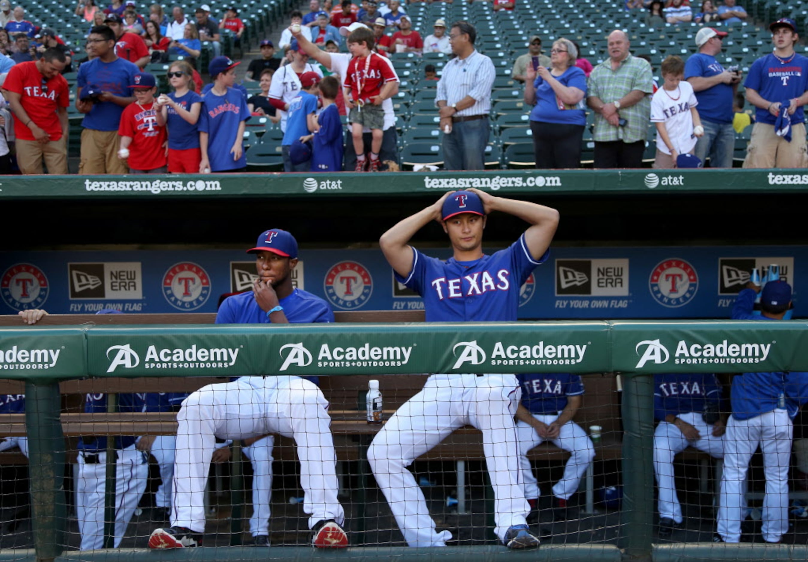 Nick Martinez struggles, Astros rout Rangers 10-1