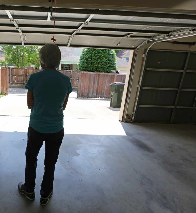 Cindy Collinvitti, viuda of Christopher Collinvitti, en el garaje donde su esposo fue...