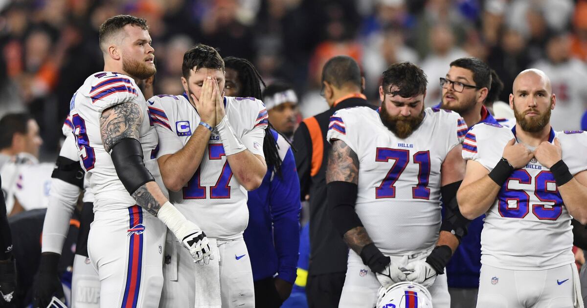 'Praying for a miracle': Cowboys players, NFL react to Bills' Damar  Hamlin's injury