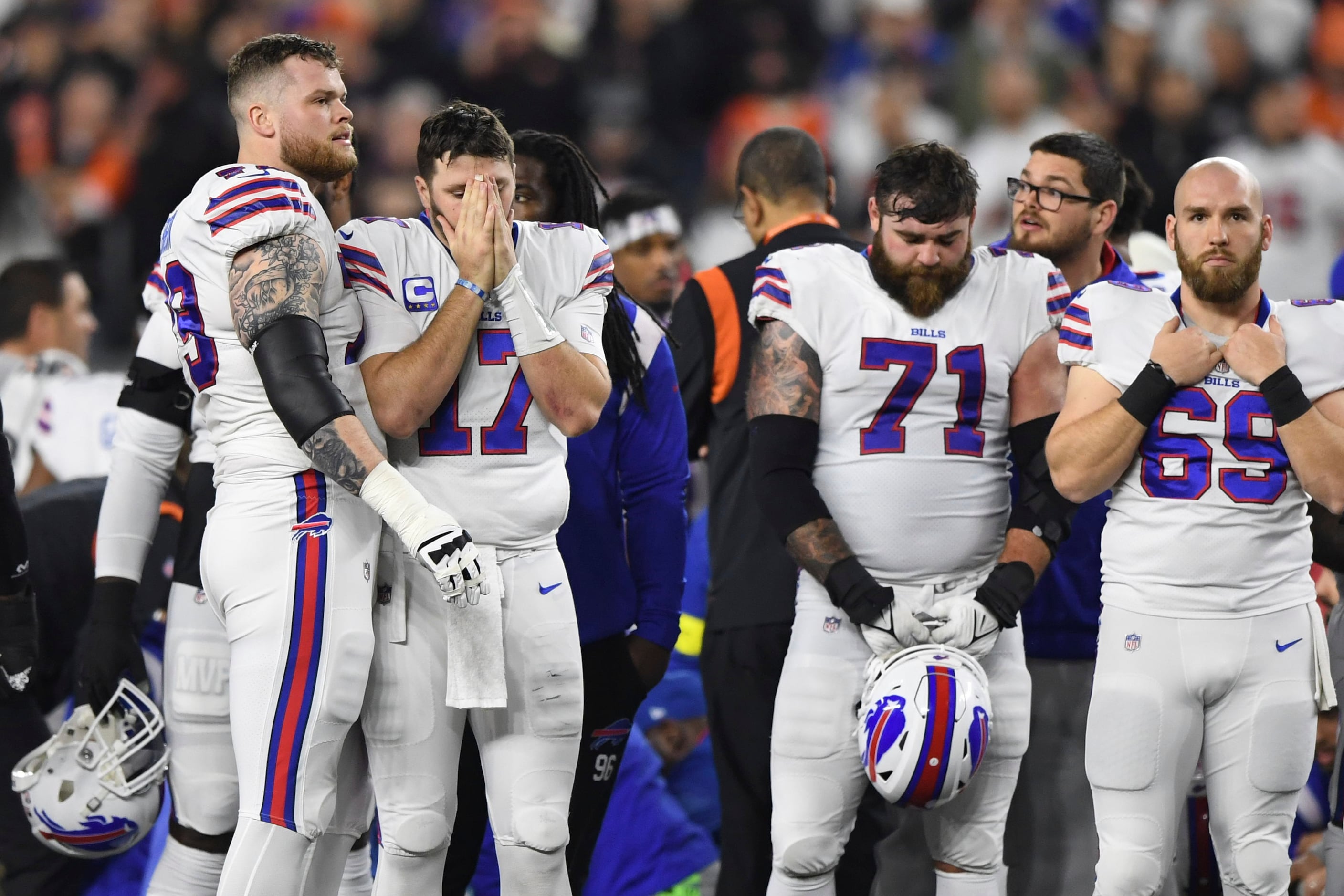 'Praying for a miracle': Cowboys players, NFL react to Bills' Damar  Hamlin's injury