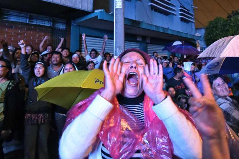 Varios simpatizantes de Jimmy Morales salieron a celebrar en las calles su elección como...