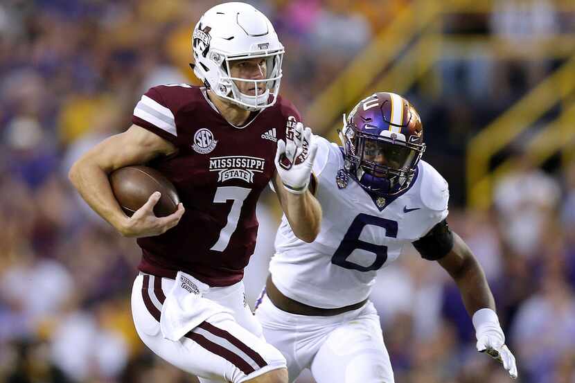 BATON ROUGE, LA - OCTOBER 20: Nick Fitzgerald #7 of the Mississippi State Bulldogs runs with...