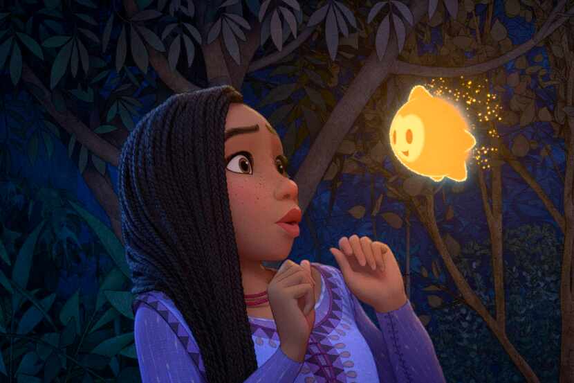 En esta imagen proporcionada por Disney, Asha con la voz de Ariana DeBose, en una escena de...