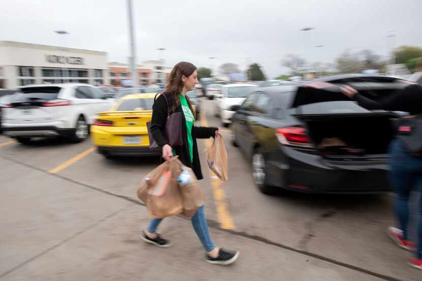 Courtney Maxwell of Dallas loaded groceries into her friend's car outside Kroger at...