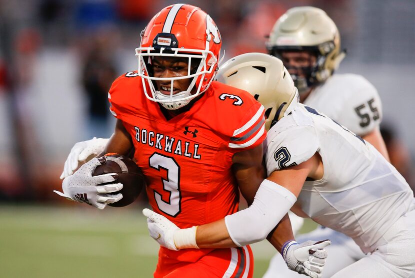 Jesuit senior defensive back Walker Houdek (2) tackles Rockwall junior wide receiver Noble...