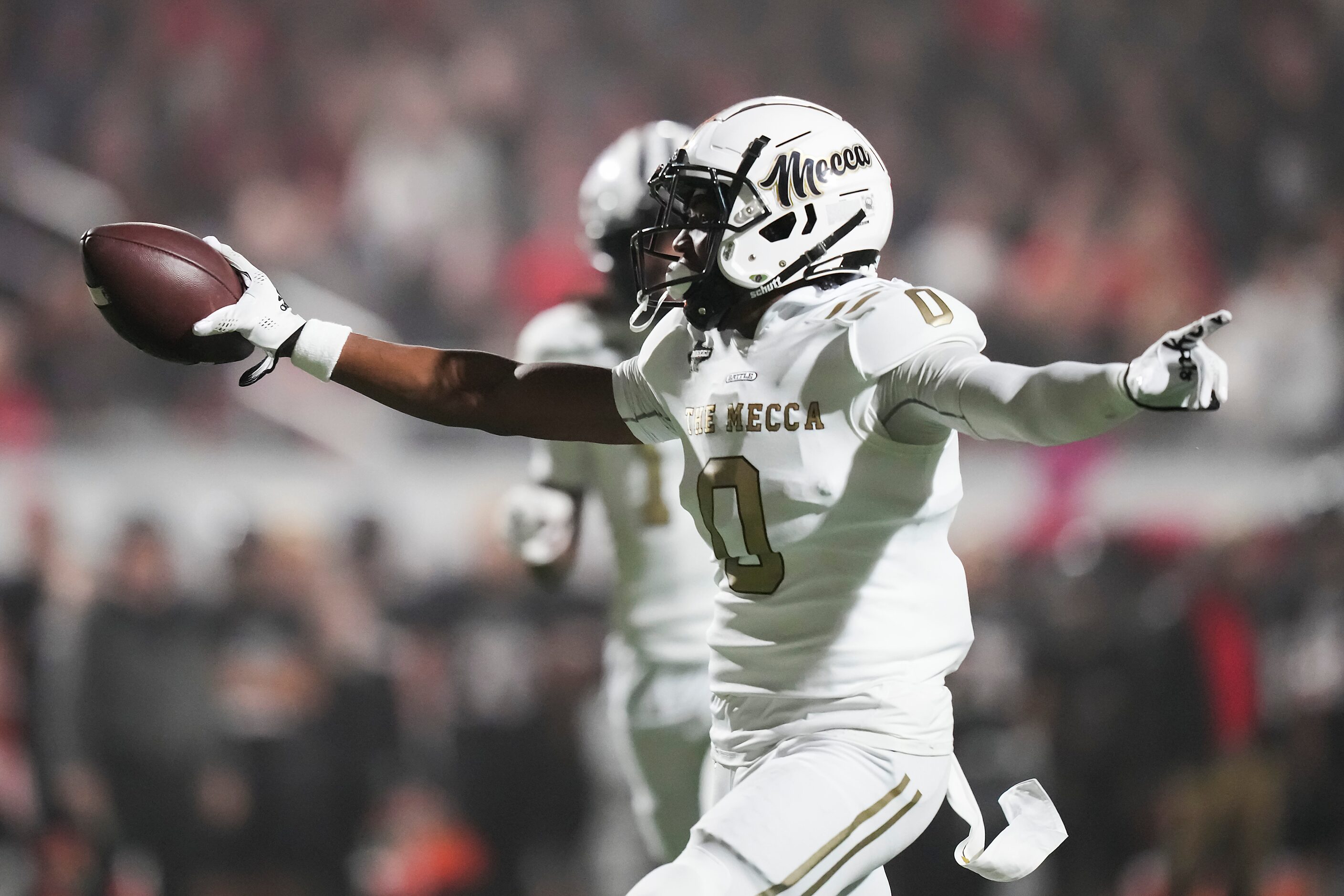 South Oak Cliff running back Jayvon Thomas (0) celebrates as he heads for the end zone on a...