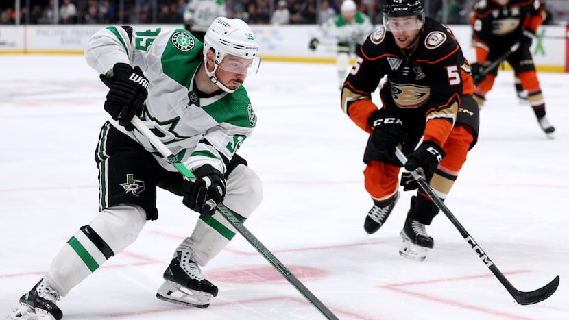 Dallas Stars beat Anaheim Ducks, Hintz has a goal and 2 assists to top 300 career points
