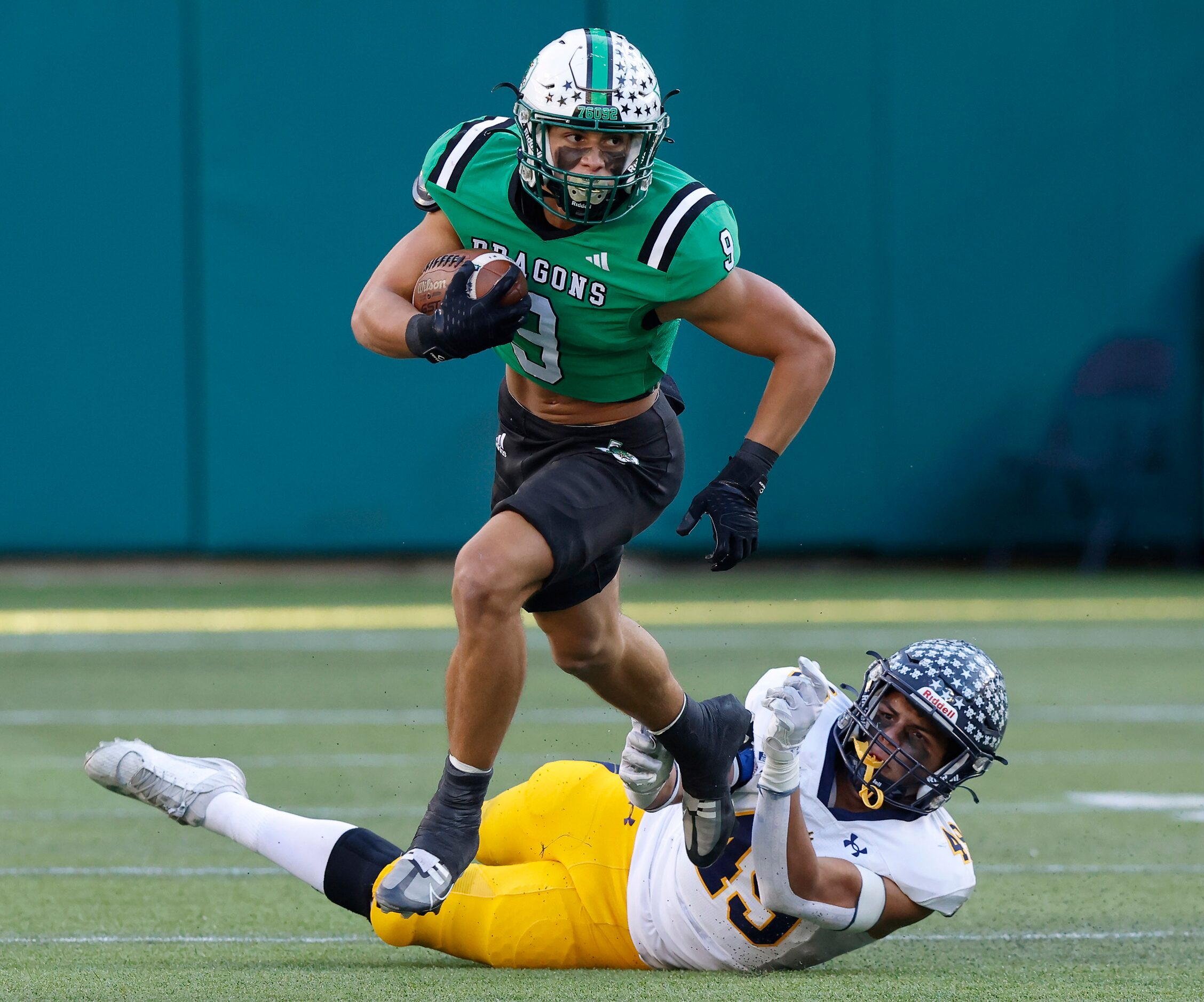 Southlake Carroll run-in back Riley Wormley (9) shakes Highland Park’s Jack Morse (49) in...