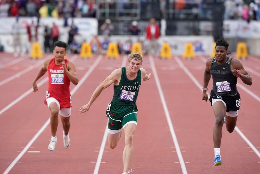 Matthew Boling (2760) of Houston Strake Jesuit powers his way to the finish of the 6A boys...