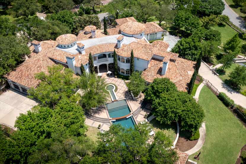 La mansión está ubicada en el 5969 Westgrove Circle de Dallas.